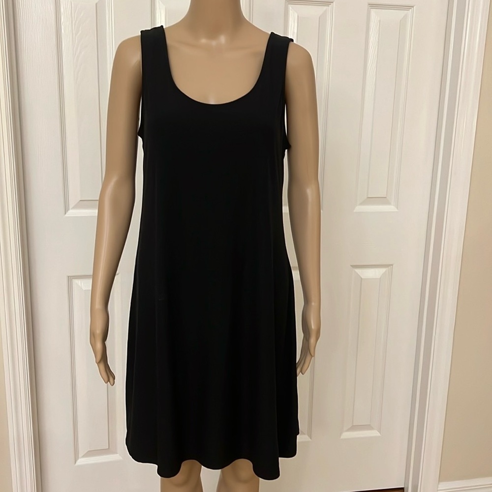 MUDD SLEEVELESS SHIFT DRESS